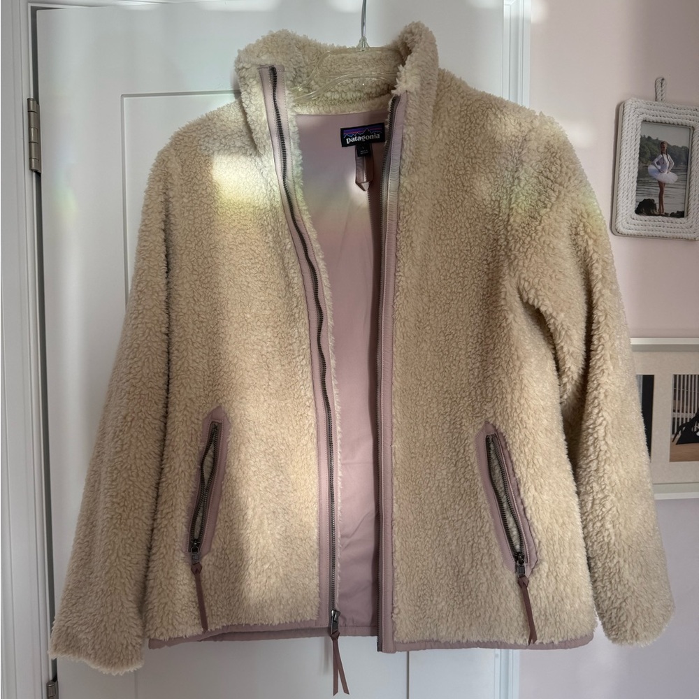 Patagonia Women’s Fleece Jacket – Size L (NWT Removed)